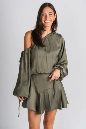 Flirt on off shoulder dress olive