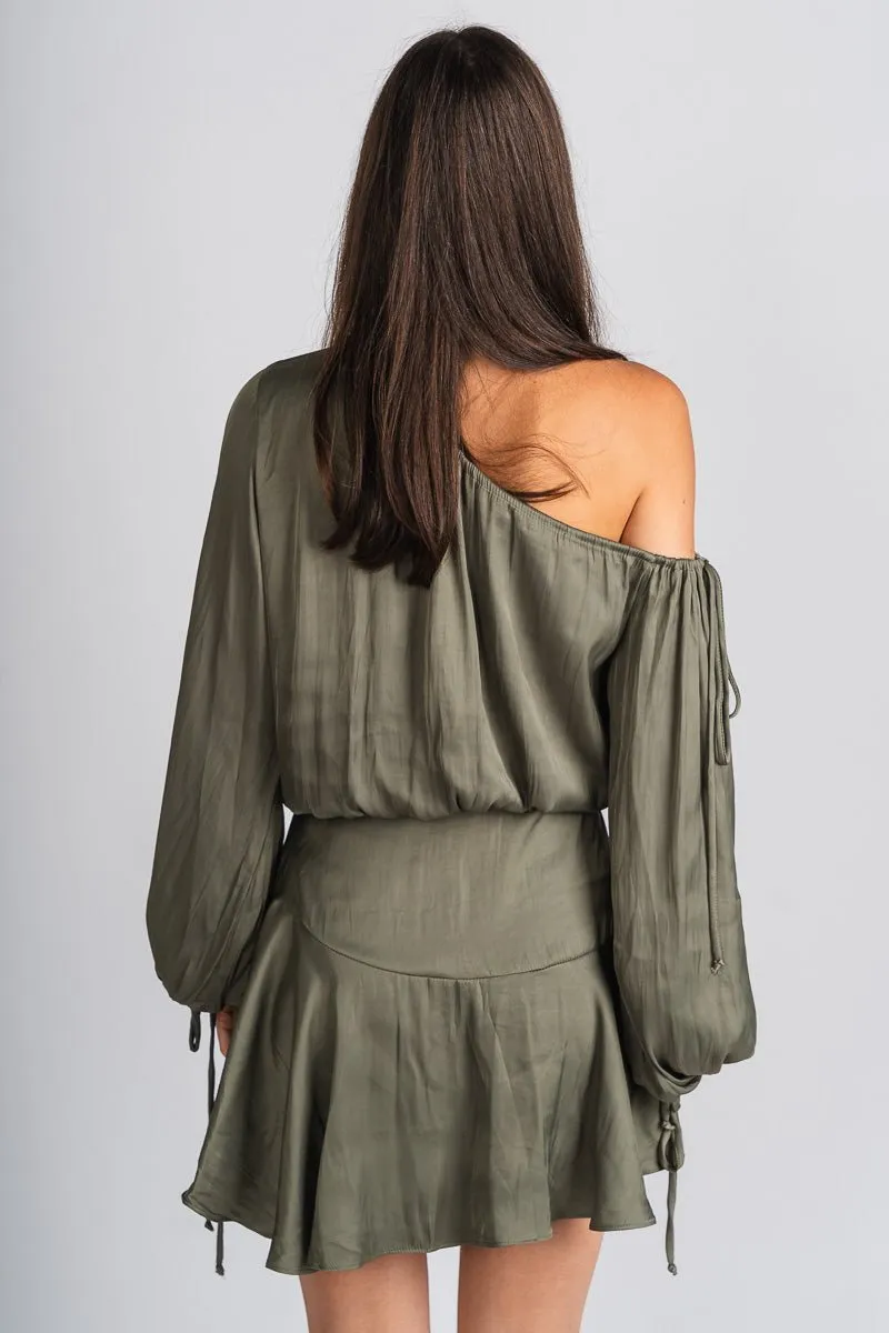 Flirt on off shoulder dress olive