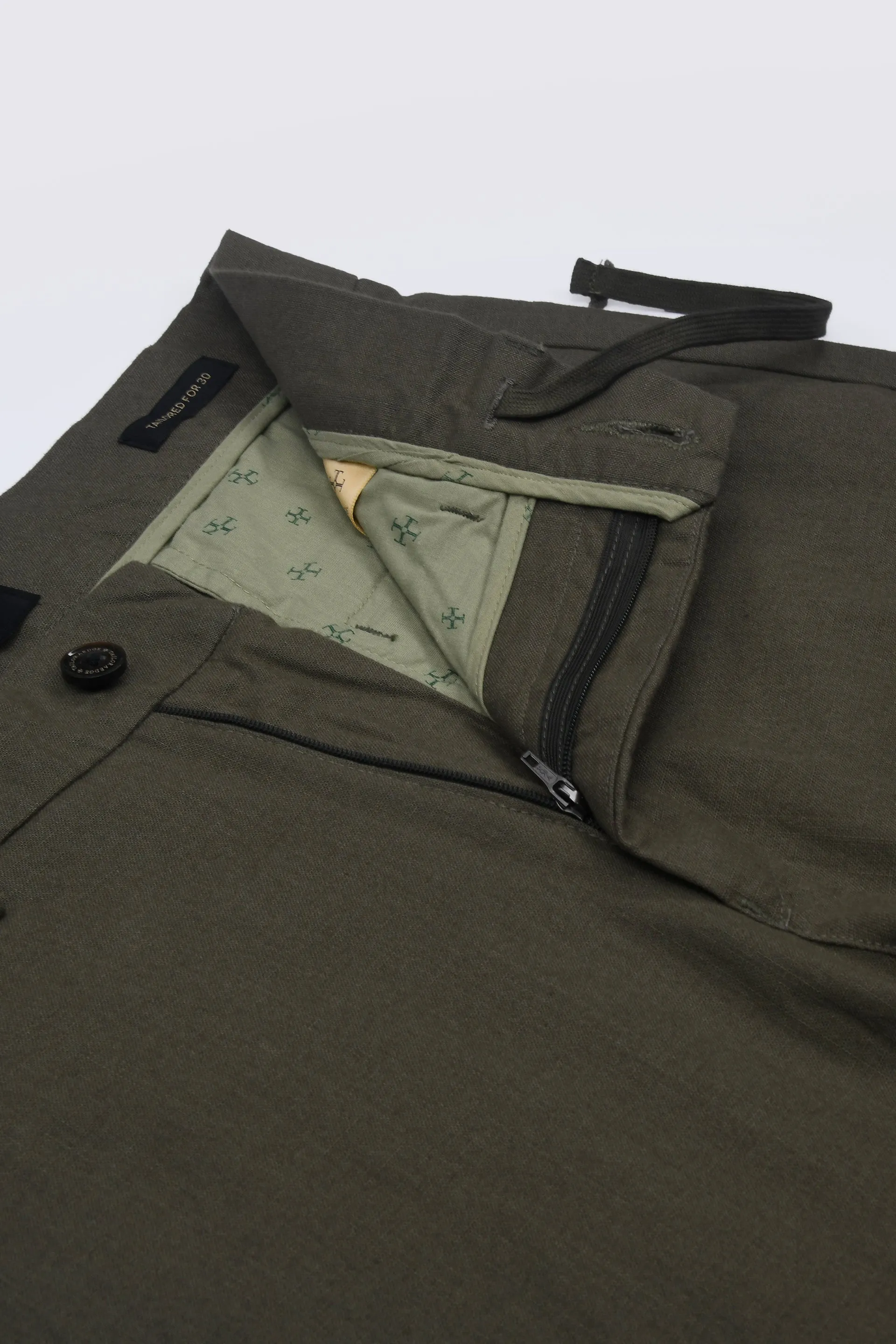 TIMELESS COTTON CHINOS- LINEN FEELS IN PINE OLIVE