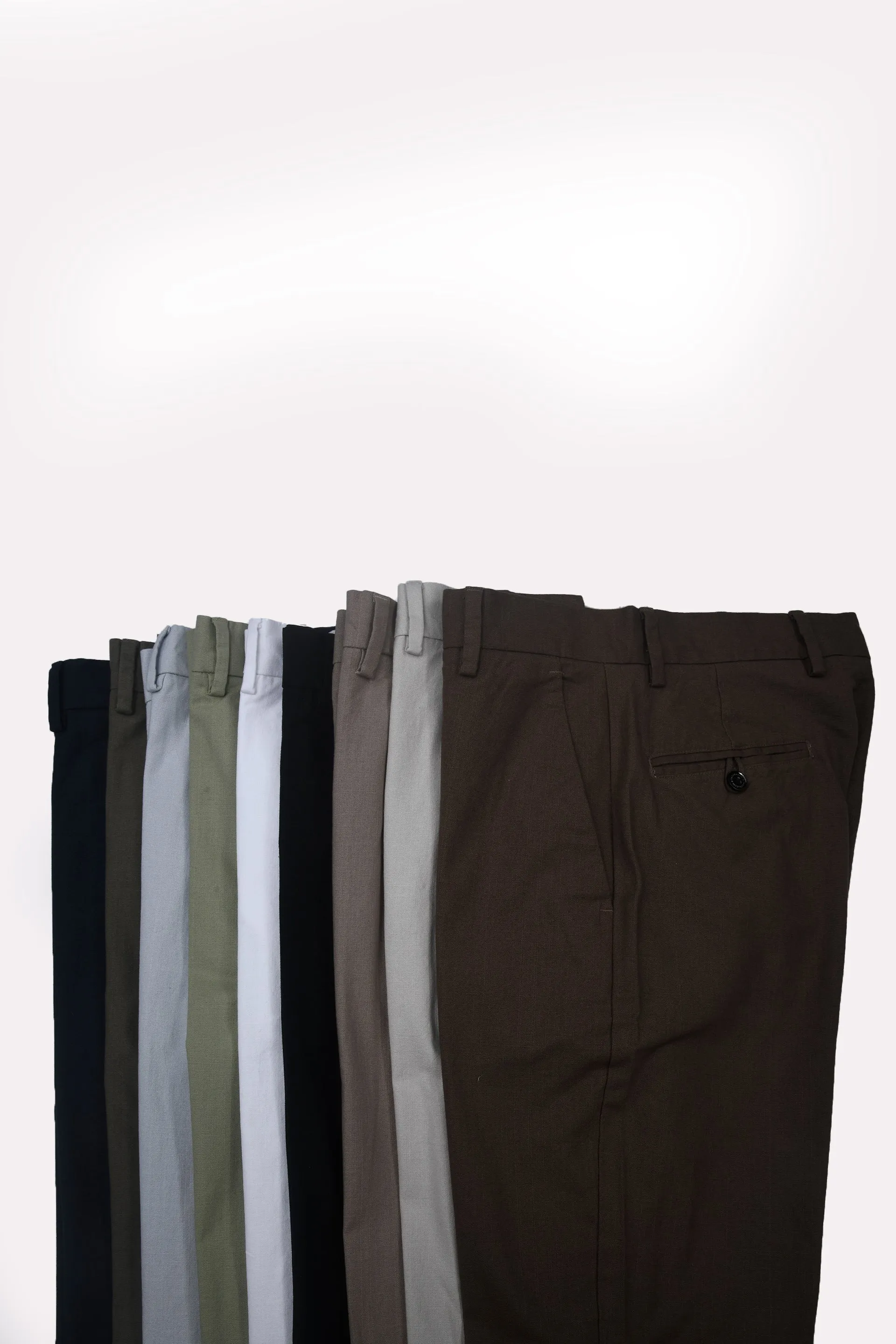 TIMELESS COTTON CHINOS- LINEN FEELS IN PINE OLIVE