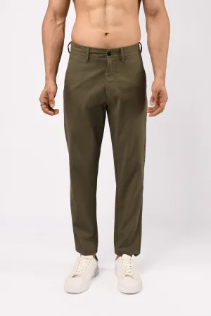 TIMELESS COTTON CHINOS- LINEN FEELS IN PINE OLIVE